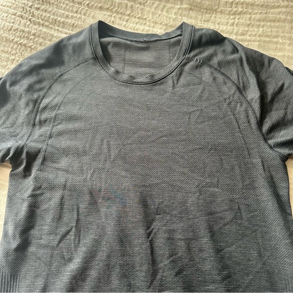 Lululemon Vent Tech Tshirt - Picture 4 of 4
